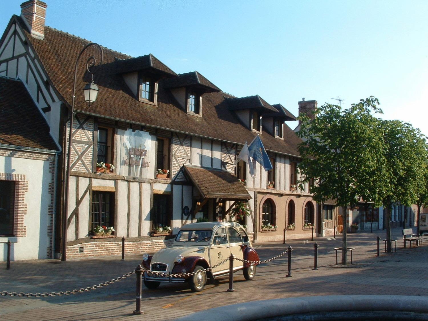 Auberge Du Cheval Blanc - Teritoria Selles-Saint-Denis المظهر الخارجي الصورة